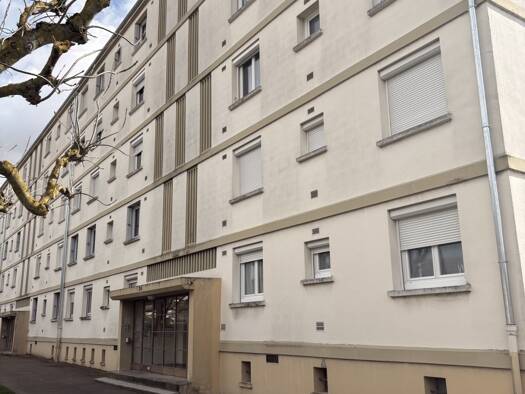Appartement à vendre 99 900 € 3 pièces 2 chambres 74,64 m² Étage 3/4 Pont-Sainte-Marie 10150