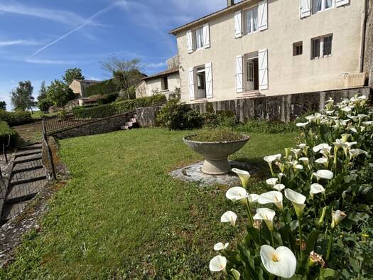 Maison à vendre 95 000 € 5 pièces 3 chambres 75 m² 1 100 m² de terrain Melle 79500