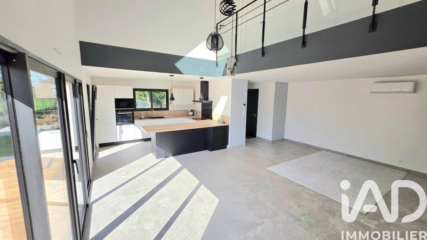 Maison à vendre, 130m², LOCQUELTAS