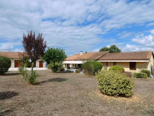 Maison de plain-pied à vendre 283 500 € 5 pièces 3 chambres 140 m² 5 800 m² de terrain Sainte-Orse 24210