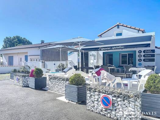 Local d'activités à vendre 262 500 € 114 m² d'espace de stockage Arces 17120