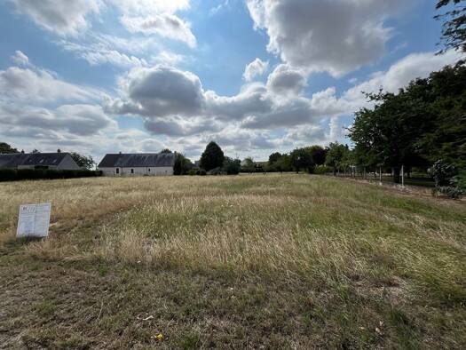 Terrain à vendre 31 700 € 1 068 m² de terrain Senneçay 18340