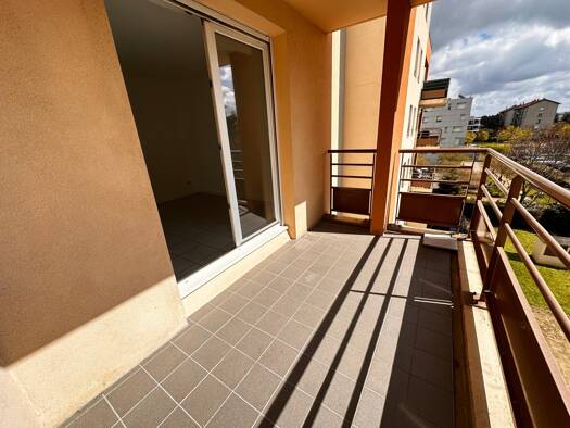 Appartement à louer 764 € 3 pièces 2 chambres 56,1 m² Étage 3/5 Bonnevay - La Soie - Les Brosses Villeurbanne 69100