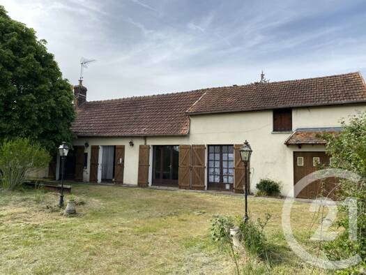 Maison de plain-pied à vendre 99 000 € 4 pièces 2 chambres 86 m² 5 204 m² de terrain Savigny en Sancerre 18240