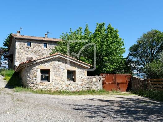 Maison de plain-pied à vendre 520 000 € 14 pièces 9 chambres 330 m² 3 894 m² de terrain Vogüé 07200