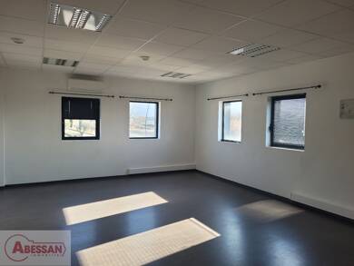 Espace bureau à louer 704 € 49 m² de bureaux Peyruis 04310