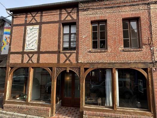 Boutique à vendre 169 900 € 200 m² de surface de vente Forges-les-Eaux 76440