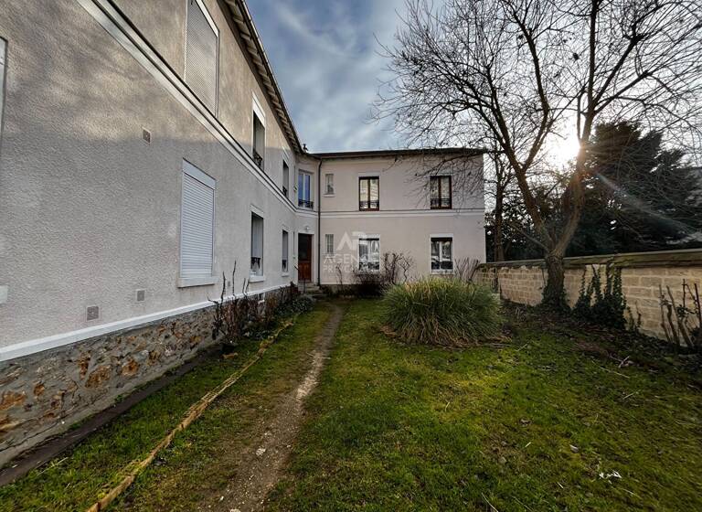 Appartement à vendre 170 000 € 2 pièces 1<br/>chambre 33 m²<br/>superficie 1er<br/>étage Les Cotes Maisons Laffitte 78600