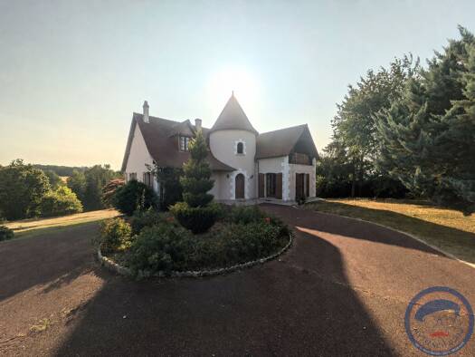 Maison à vendre 327 600 € 11 pièces 5 chambres 185 m² 7 950 m² de terrain Chambourg-sur-Indre 37310