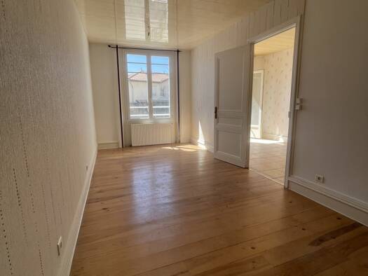 Appartement à louer 630 € 2 pièces 1 chambre 53 m² RDC Saint-Genest-Lerpt 42530
