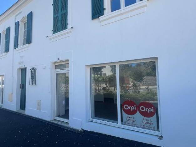 Local commercial à louer 800 € Saint-Pierre-d'Irube 64990