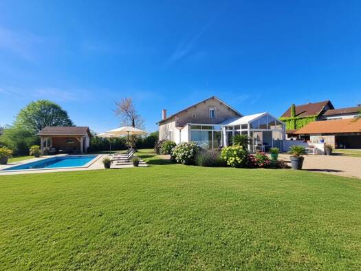 Maison à vendre 291 700 € 6 pièces 5 chambres 226 m² 5 230 m² de terrain Saint-Séverin 16390
