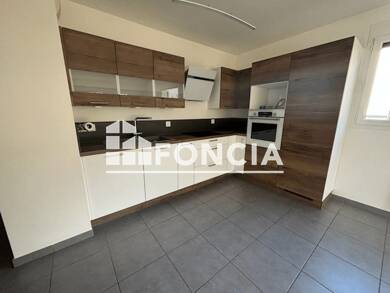 Appartement à louer 1 175 € 3 pièces 2 chambres 64,8 m² RDC Centre Ouest Saint-Pierre-en-Faucigny 74800