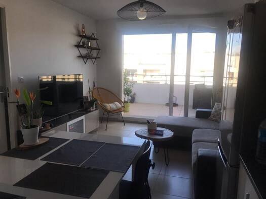 Appartement à louer 814 € 2 pièces 1 chambre 38 m² Étage 3/3 Marseille 13ème arrondissement 13013