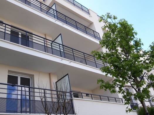 Appartement à louer 899 € 2 pièces 1 chambre 47 m² 1er étage Avenir Parisien Drancy 93700