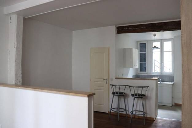 Appartement à louer 450 € 1 pièce 31 m² Saint Germain-Hôtel de Ville-Saint Pierre Auxerre 89000