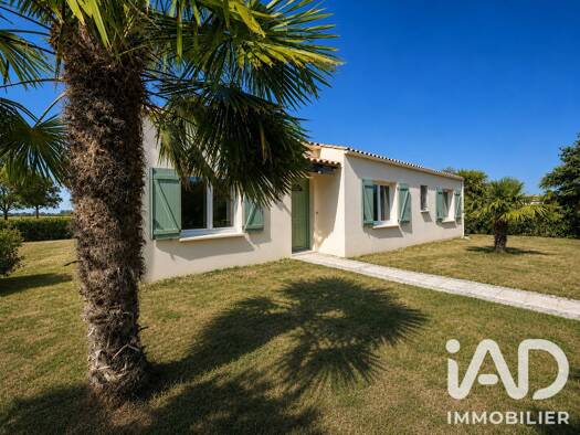 Maison de plain-pied à vendre 210 000 € 4 pièces 3 chambres 95 m² 700 m² de terrain La Grève-sur-Mignon 17170