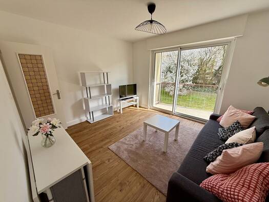 Appartement à louer 750 € 3 pièces 2 chambres 57 m² Étage 1/4 Haut Poirier Est Mulhouse 68200