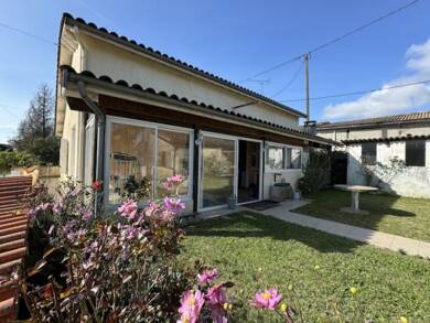 Maison à vendre 149 800 € 7 pièces 3 chambres 132 m² 614 m² de terrain St Martin de Coux 17360