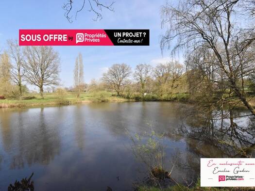 Propriété de loisirs à vendre 34 000 € 11 556 m² de terrain La Plaine 49360