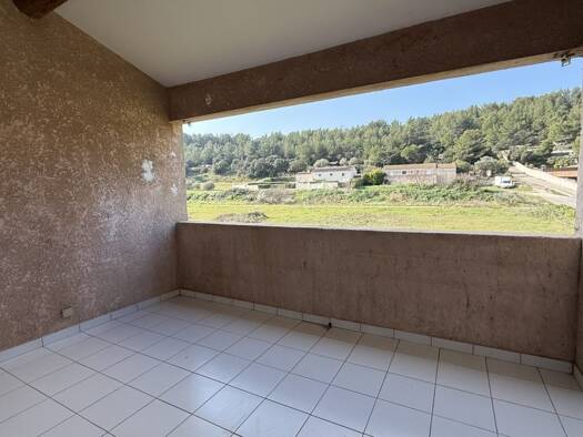 Appartement à louer 990 € 3 pièces 2 chambres 74,7 m² Étage 2/2 Saint-Mitre-les-Remparts 13920