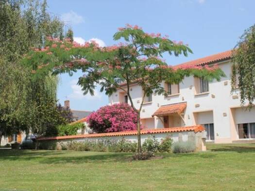 Demeure à vendre 1 170 000 € 14 pièces 12 chambres 380 m² 190 000 m² de terrain Astree-Beauregard Chemillé-en-Anjou 49120