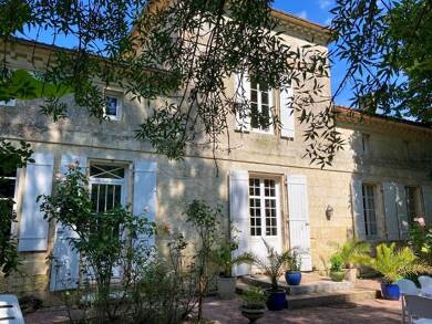 Maison à vendre 445 000 € 9 pièces 6 chambres 225 m² 4 060 m² de terrain Plassac 33390