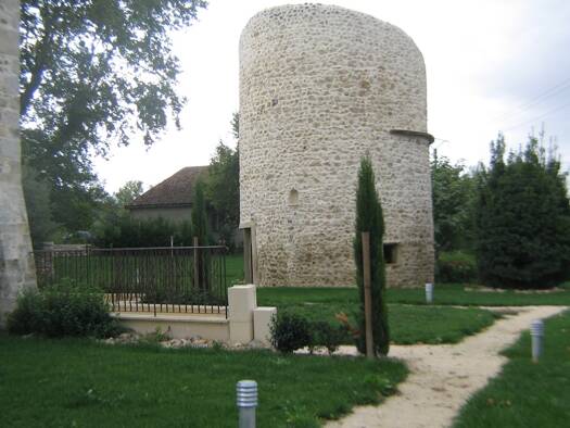 Appartement à louer 795 € 4 pièces 2 chambres 133,8 m² RDC Les Granges-Gontardes 26290