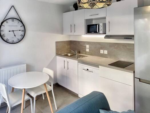 Appartement à louer 1 250 € 2 pièces 1 chambre 43 m² RDC Annemasse 74100