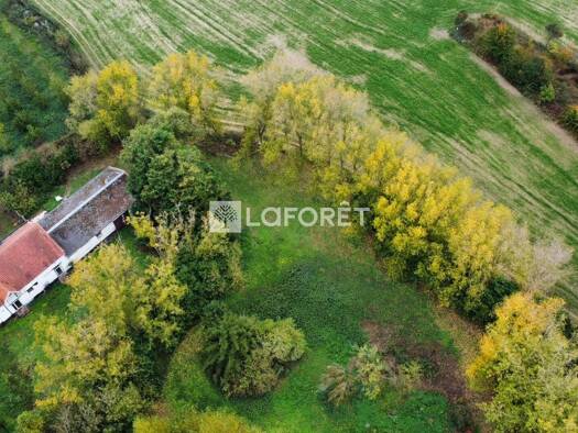 Local d'activités à vendre 245 900 € 300 m² d'espace de stockage Sud Lambres-lez-Douai 59552