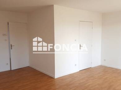 Appartement à louer 794 € 3 pièces 2 chambres 55,7 m² Étage 1/2 Rechèvres-Bas Menus-Boulevard Chartres 28000