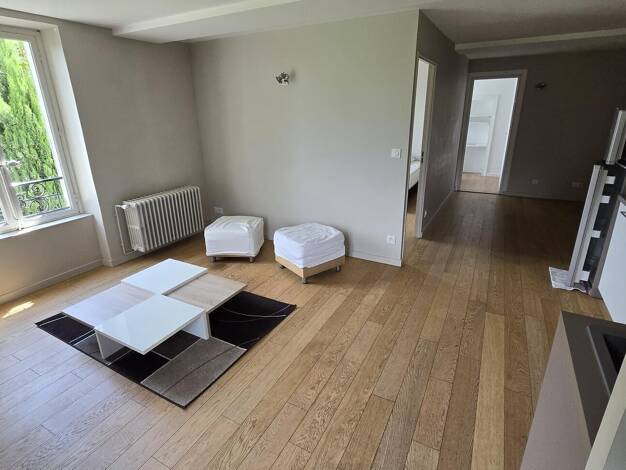 Appartement à louer 880 € 4 pièces 3 chambres 73 m² 1er étage Rives 38140