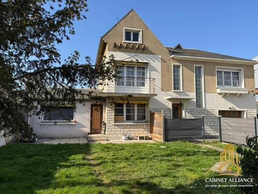 Maison à vendre 468 900 € 8 pièces 5 chambres 216 m² 1 051 m² de terrain Montaigu Nord Est Melun 77000