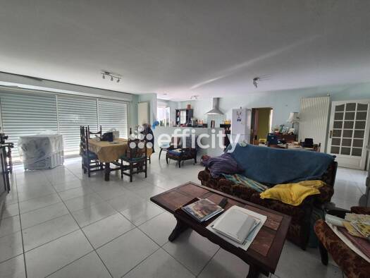 Maison de plain-pied à vendre 140 000 € 4 pièces 3 chambres 132 m² 1 633 m² de terrain Lesparre-Médoc 33340