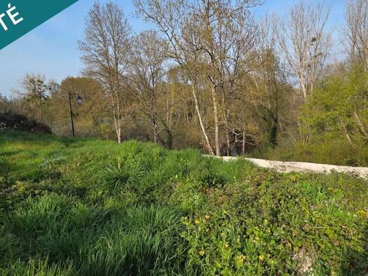 Terrain constructible à vendre 34 000 € 346 m² de terrain La Roche-Posay 86270