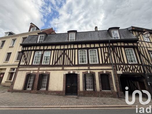 Maison à vendre 182 999 € 6 pièces 4 chambres 138 m² 225 m² de terrain Centre Ville Bernay 27300