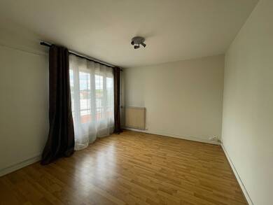 Appartement à louer 795 € 1 pièce 30 m² 2ème étage La Justice Rosny sous Bois 93110
