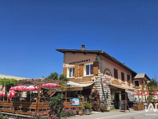 Local commercial à vendre 304 000 € 270 m² de surface de vente Le Sauze-du-Lac 05160