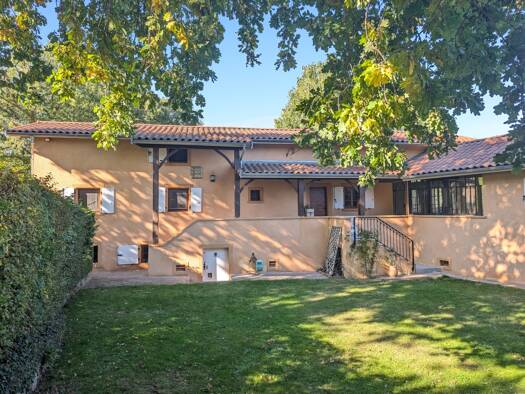Maison à louer 2 150 € 8 pièces 5 chambres 225 m² Savigny 69210