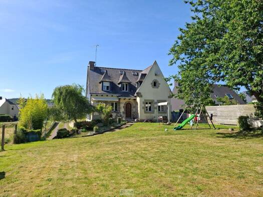Maison à vendre 165 900 € 7 pièces 6 chambres 149 m² 904 m² de terrain Saint-Nicolas-du-Pélem 22480