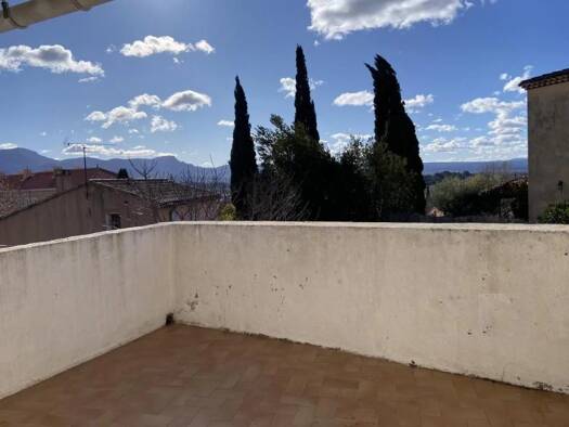 Appartement à vendre 215 000 € 3 pièces 2 chambres 51,8 m² RDC Pourrières 83910