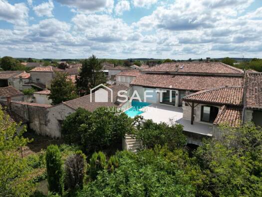Maison à vendre 299 000 € 6 pièces 4 chambres 214 m² 1 001 m² de terrain Gensac-la-Pallue 16130