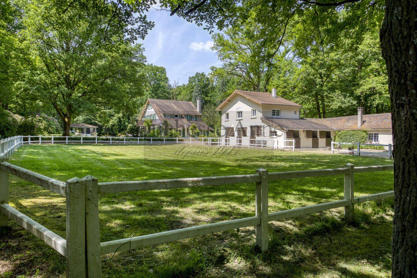 Maison à vendre, 500m², POIGNY LA FORET