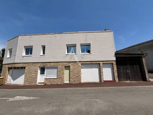 Immeuble à vendre 236 000 € 126 m² Les Achards 85150