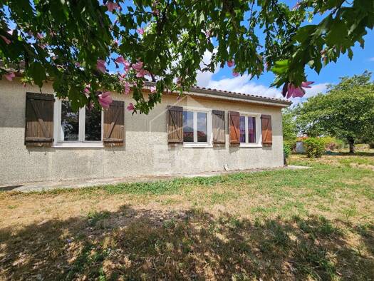 Maison de plain-pied à vendre 92 450 € 5 pièces 3 chambres 80 m² 1 022 m² de terrain Saint Saturnin 16290
