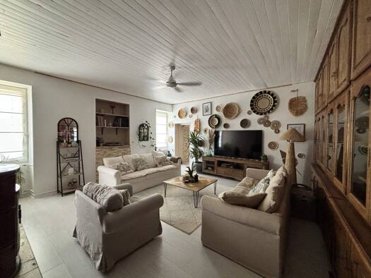 Maison à vendre 225 000 € 8 pièces 4 chambres 220 m² 2 530 m² de terrain Saint-Igny-de-Vers 69790