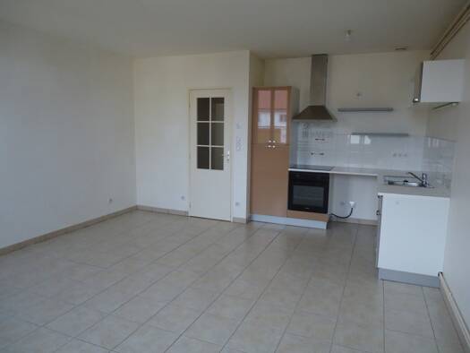 Appartement à louer 425 € 2 pièces 1 chambre 46 m² Étage 1/3 Fourchambault 58600