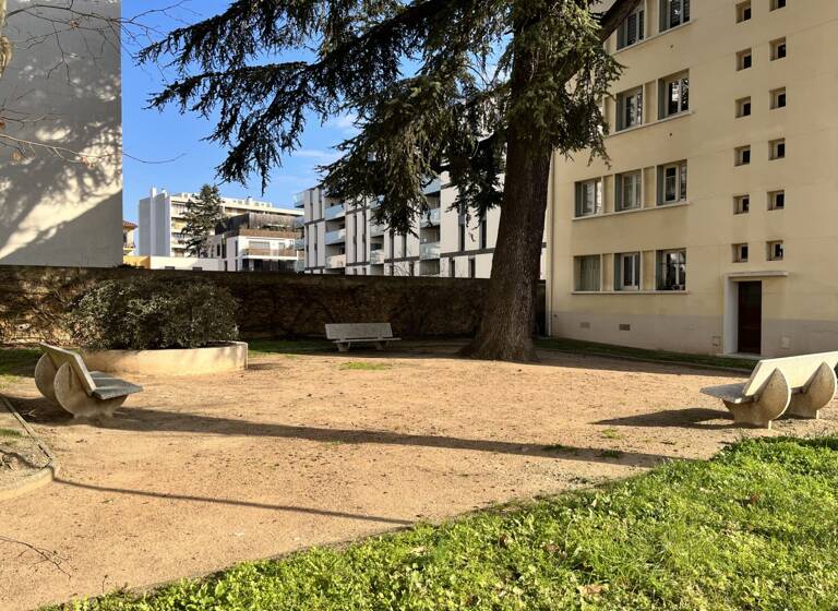 Appartement à vendre 250 000 € 3 pièces 2<br/>chambres 56 m²<br/>superficie RDC/5<br/>étage Lyon 4ème 69004