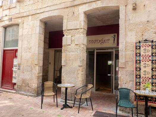 Local commercial à louer 1 100 € 63,66 m² de surface de vente Centre Saintes 17100