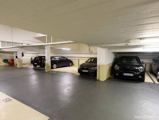 Parking à louer 87 € La Bocca Cannes 06150